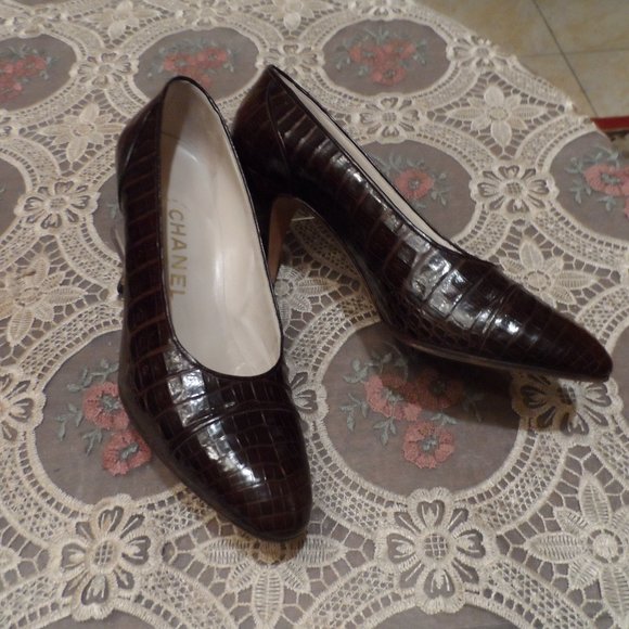 Chanel Brown Crocodile Leather Classic Heeled Pumps Size 7 1/2M - Picture 2 of 16